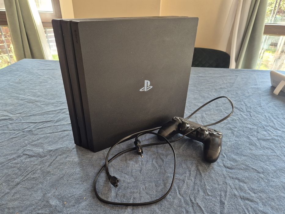 Playstation 4 pro 1TB + джойстик dualshock 4