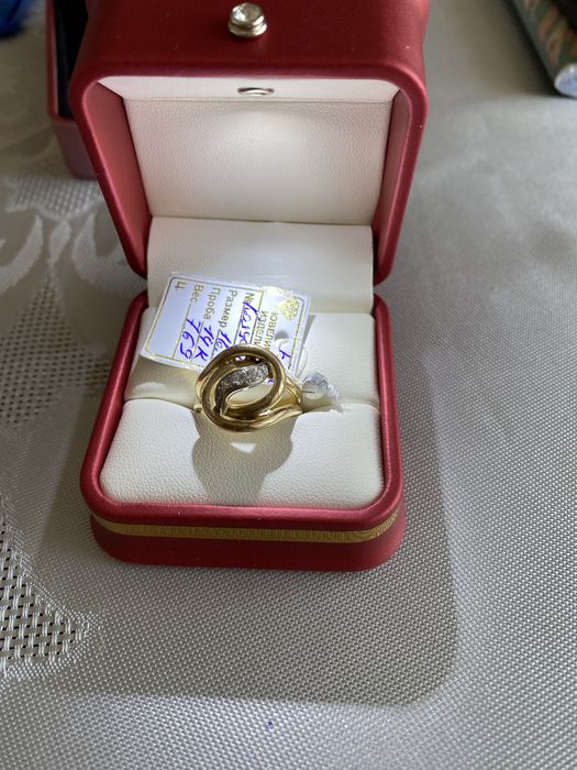 Бриллиант узук сотилади