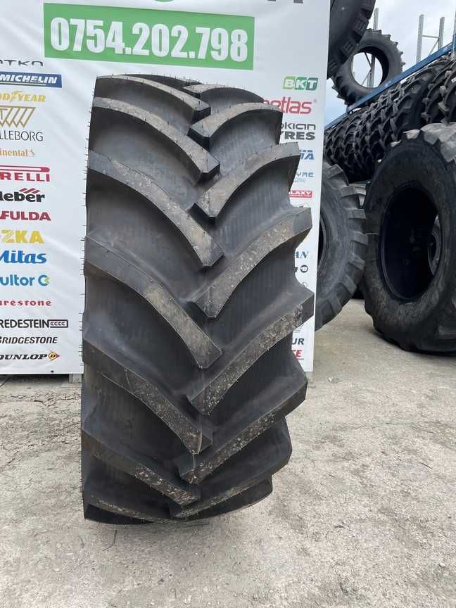 Anvelope noi 23.1-26 cu 14 pliuri marca BKT pentru combina