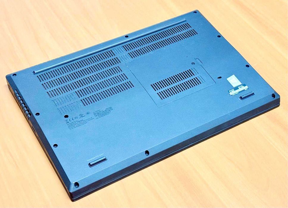 15.6"FHD IPS/i9-10885H/32GB RAM/512GB/RTX 4000-8GB/Lenovo ThinkPad P15