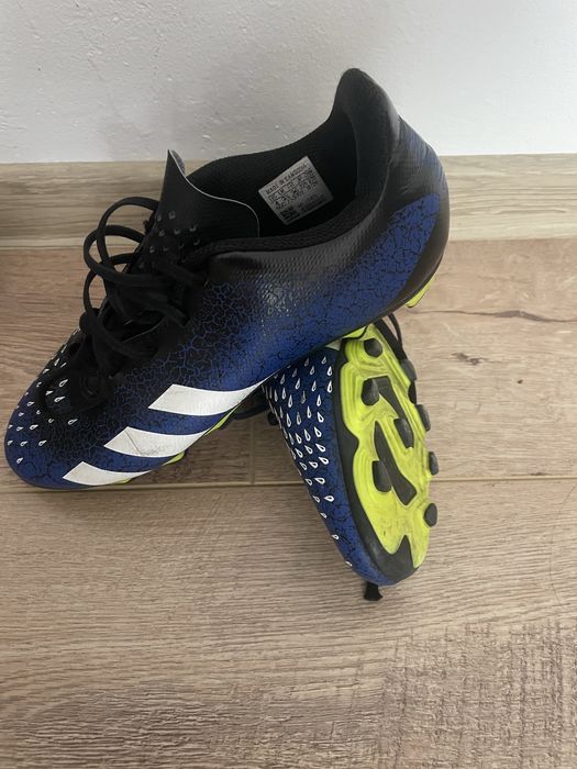 Vand ghete fotbal copii de la Adidas marime 36,37