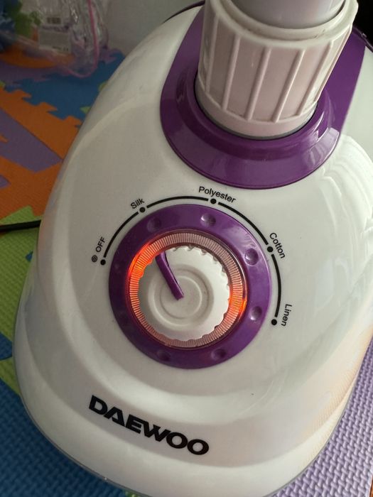 Fier de calcat vertical cu aburi DAEWOO