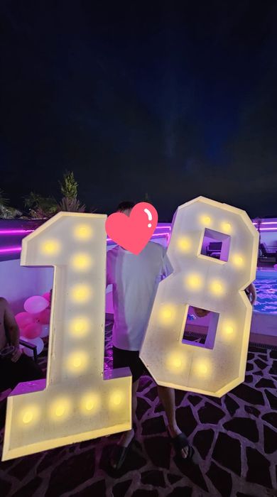 Fum greu și baloane cu fum pentru dansul mirilor