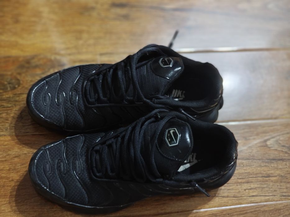 Nike tn negru , vin cu cutia originala ,mărimea 42,5