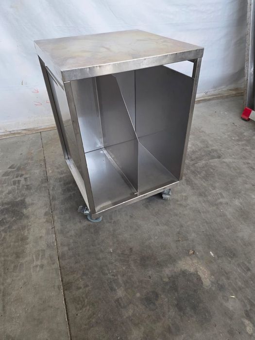 Немска спомагателна масичка от неръждаема стомана с място за чували