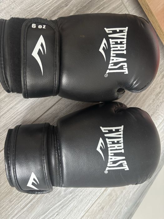 Продам перчатки Everlast