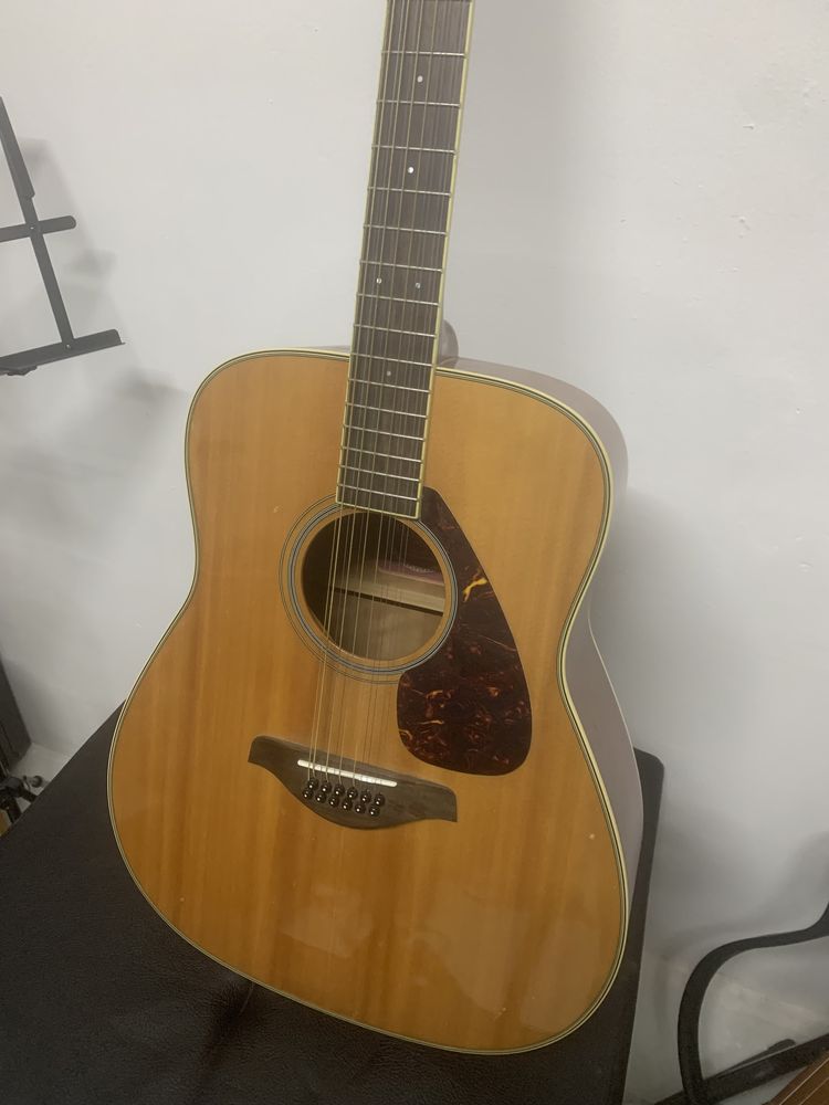 Продам акустическую 12 струнную гитару Yamaha FG720S