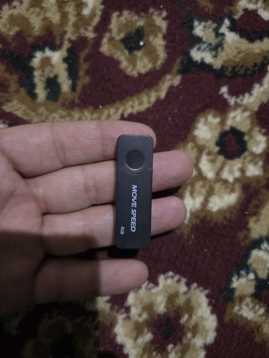 Флешка на 4GB...