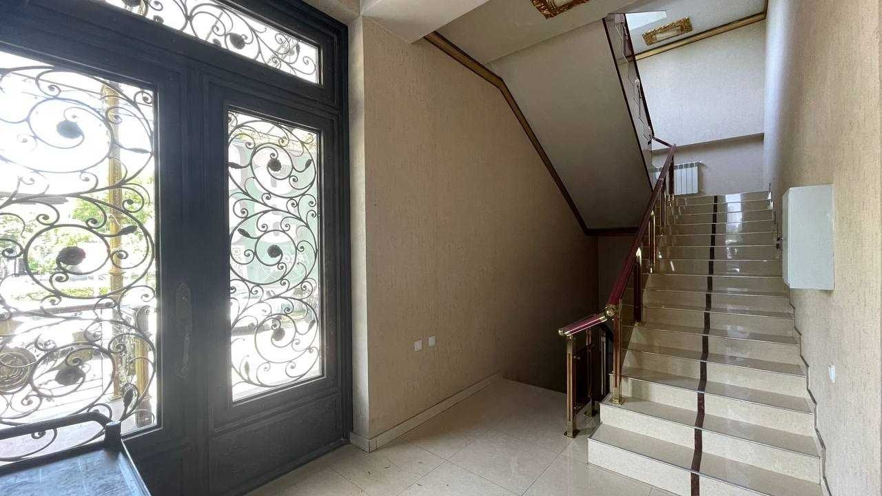 Сдам здание 1280м2 вдоль дороги Госпитальный Мирабад Avenue, Ойбек RR