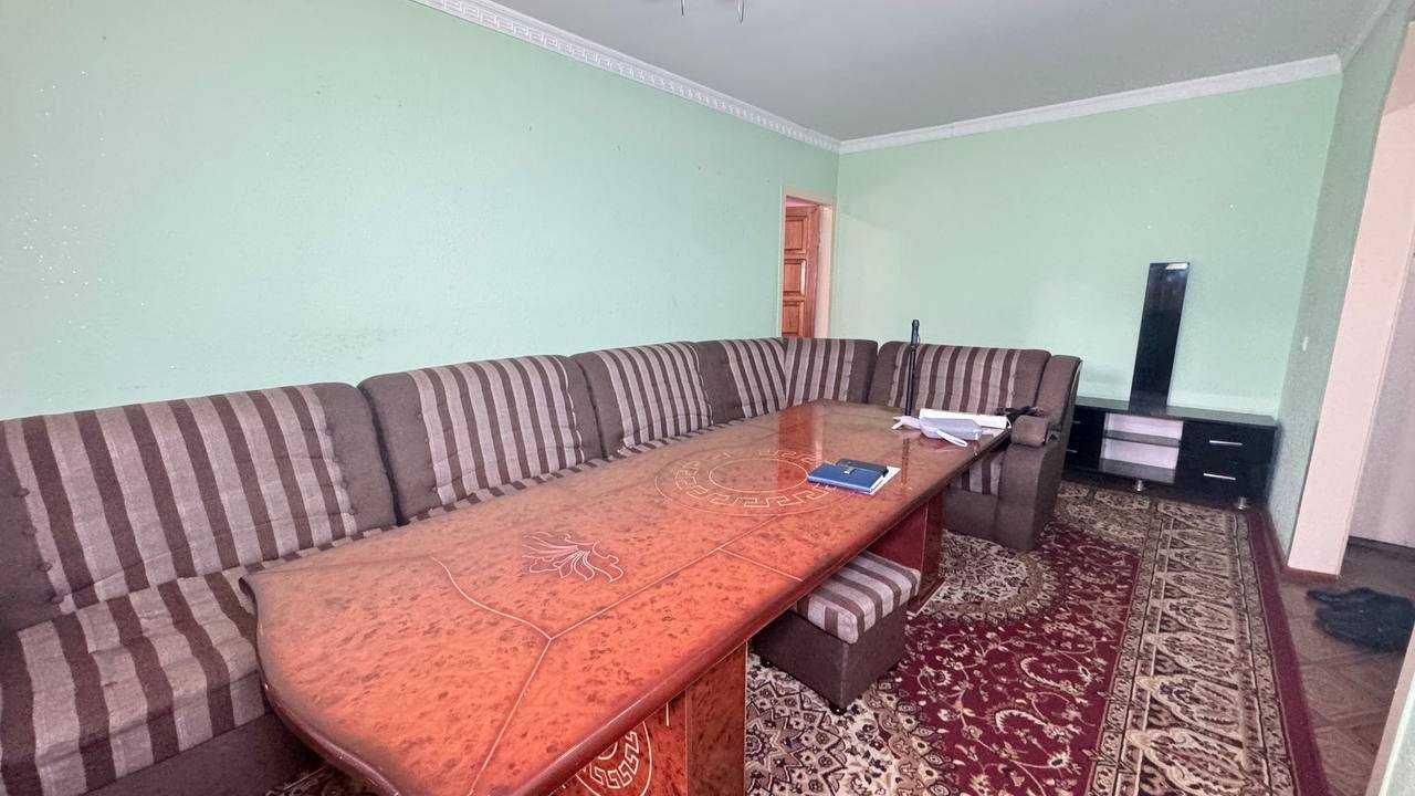 Фрунзиский 2 хонали квартира зудлик билан сотилади.ID: 1144