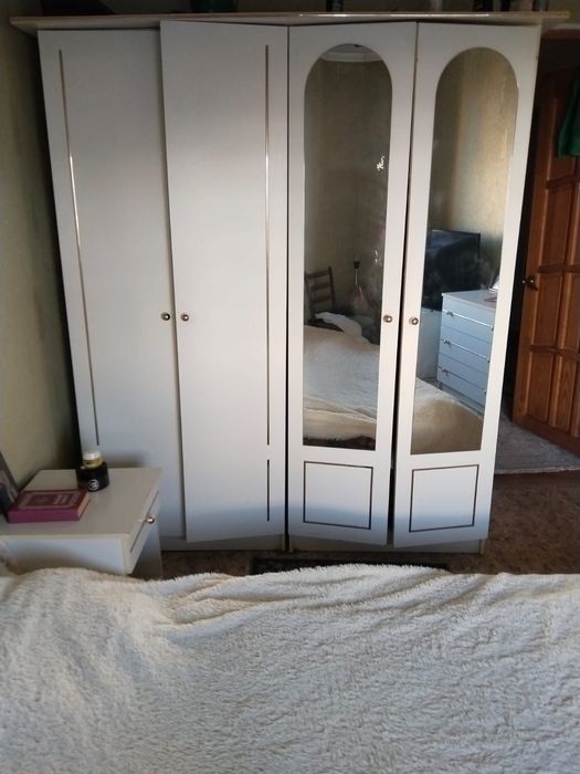 Продам спальный гарнитур