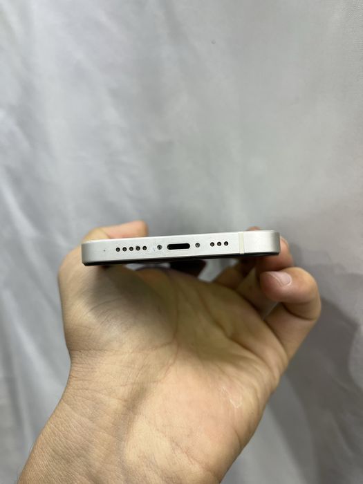 IPhone 13 128GB.          .