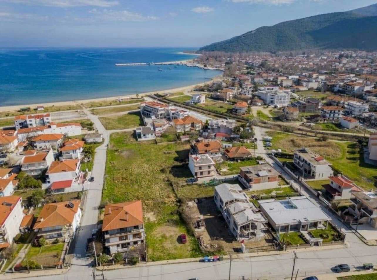 Продава къща с площ 84 м2 с част от двора в центъра на Ставрос, Гърция