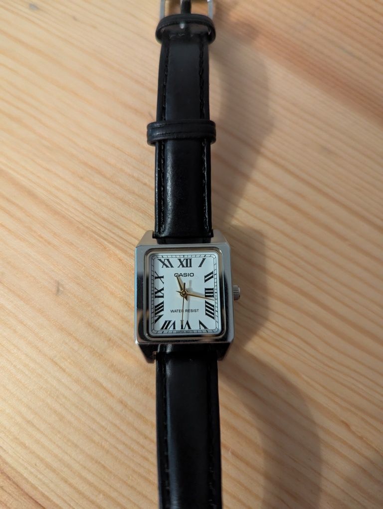 Дамски часовник Casio