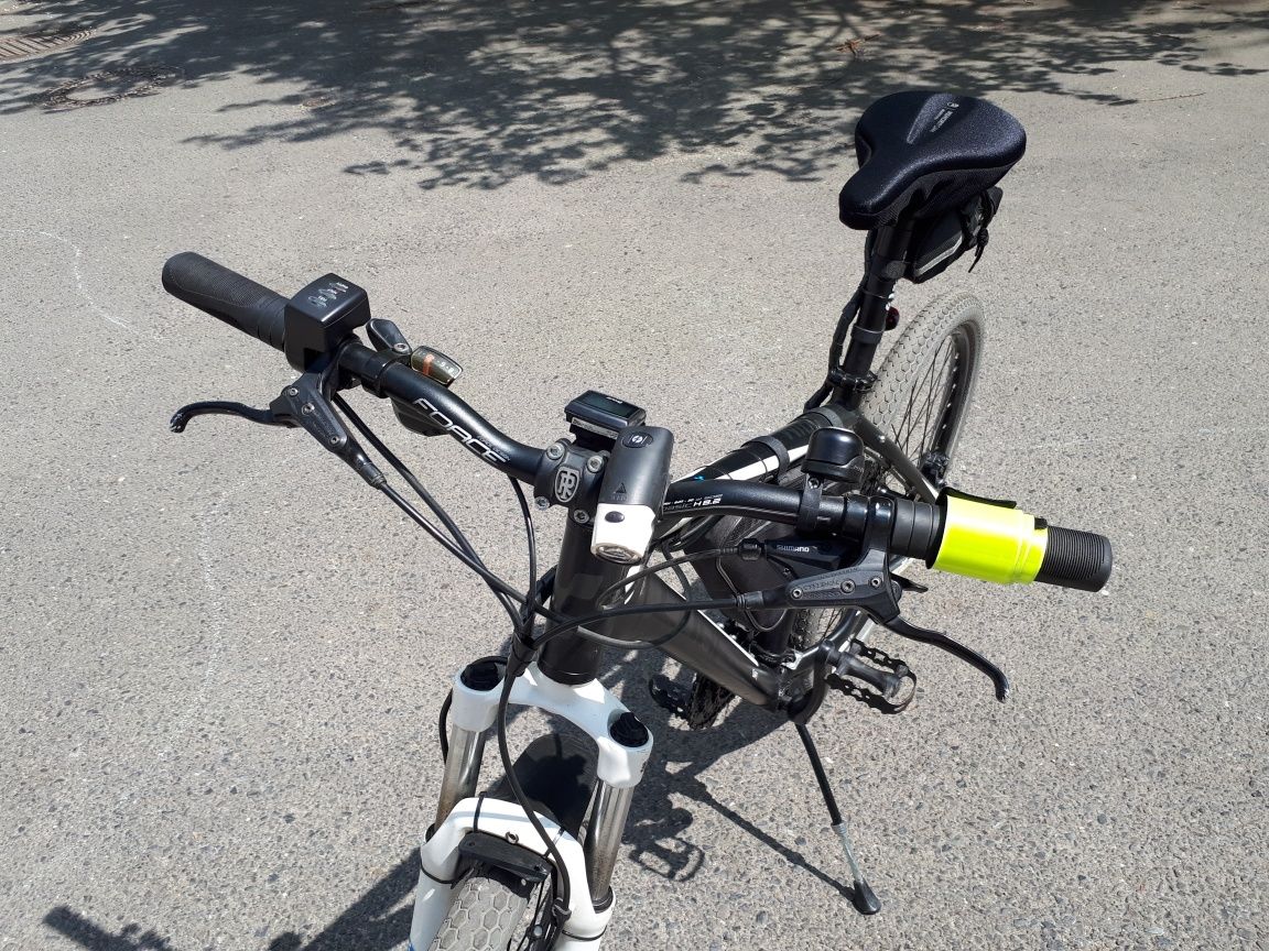 Bicicleta Cube Aim cu motor electric