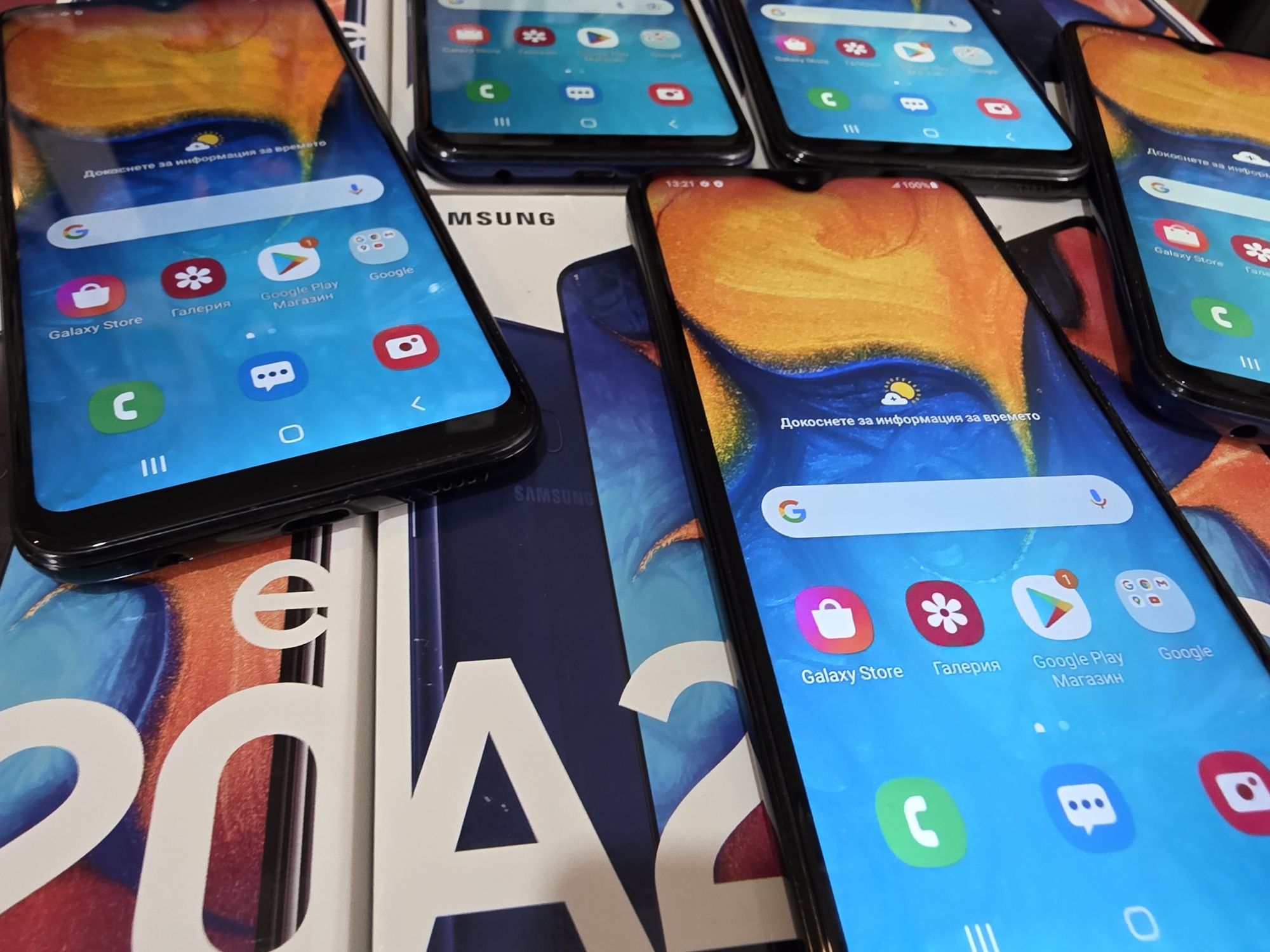 Samsung Galaxy A20e 3/32 с кутия и кабел