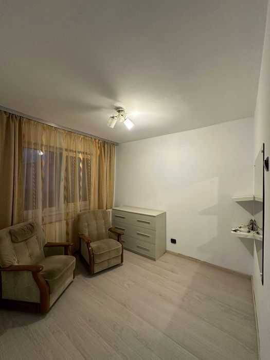 Vand apartament cu 3 camere