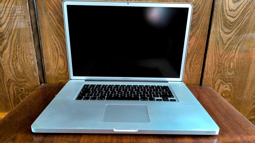 лаптоп  - ябълка