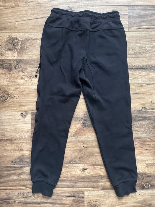 Дамско спортно долнище Nike tech fleece