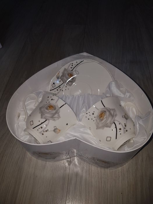 Нови чаши в кутия