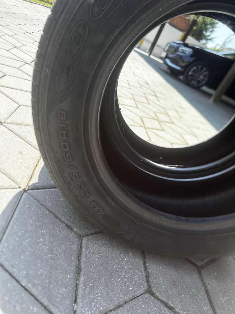 Vand 2 anvelope de suv