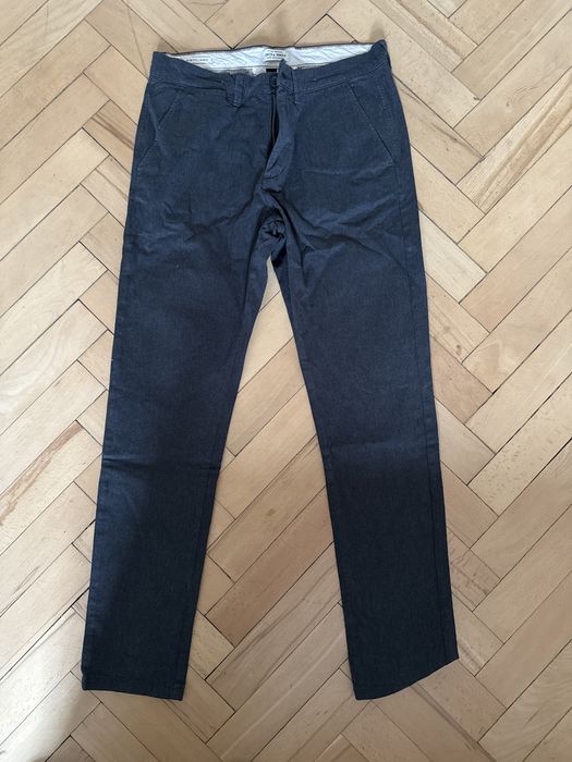 Pantalon de vanzare