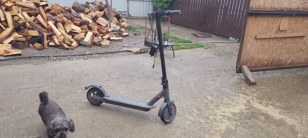 Trotinetă electrica 42 v stare foarte buna  prinde 30 km