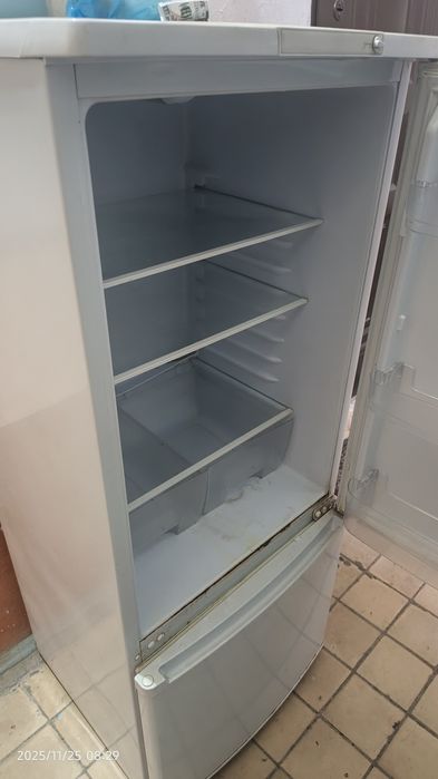 Холоделник Брюса сотилади айби фреони чиқиб кетган