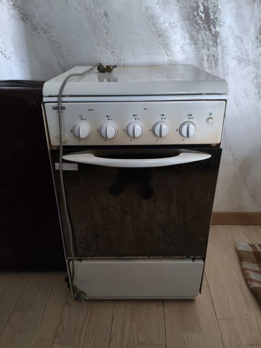 Отдам на металлолом газовую плиту