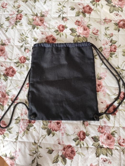 Продавам суитчер UNDER ARMOUR