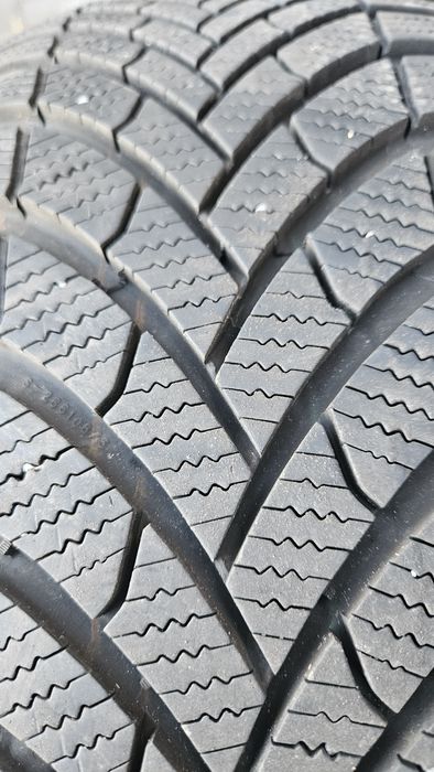 2бр като нови гуми 215 55 17 дот 23 семперит