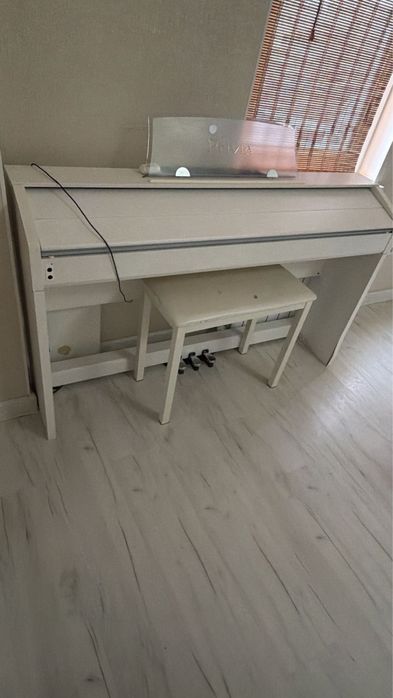 Продам пианино с стульчиком