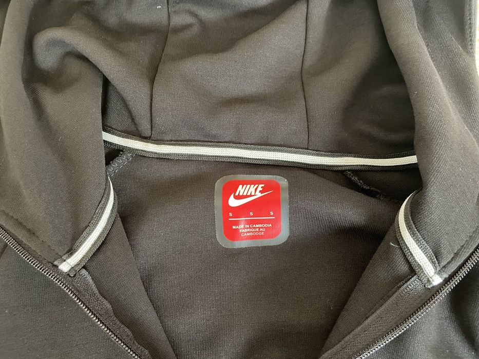 Чисто нов мъжки комплект Nike Tech Fleece (размер S)