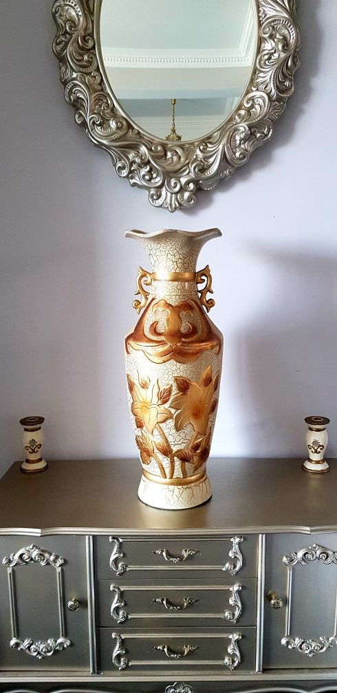 Vas vechi din ceramică glazurata
