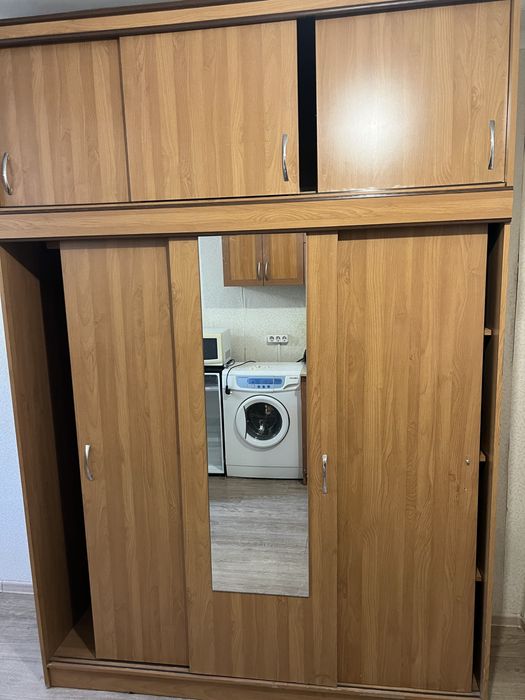 Продам шкаф с зеркалом