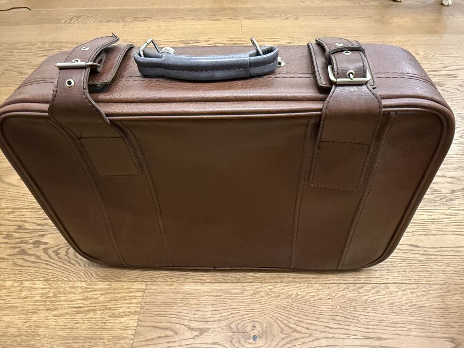 Geamantan vintage din piele