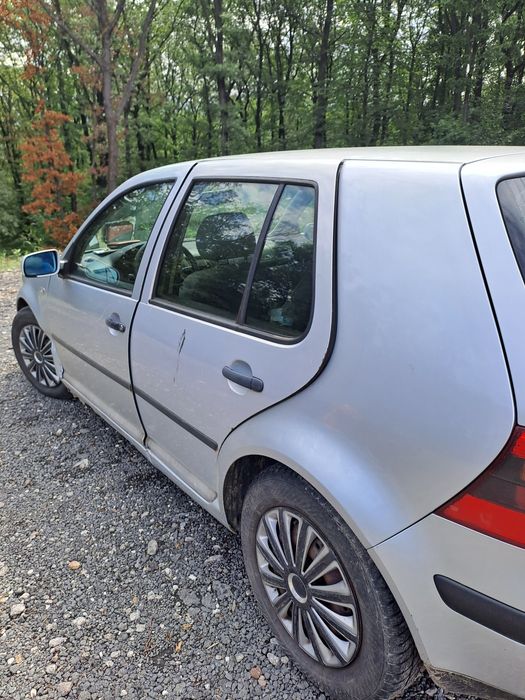Vand golf 4 1.6. Pentru mai multe detali