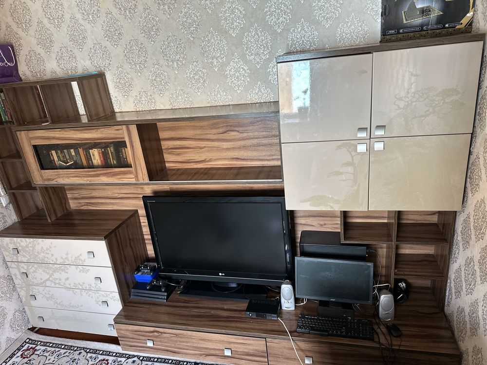 Срочно продам стенку не дорого так как переезжаю в другой город