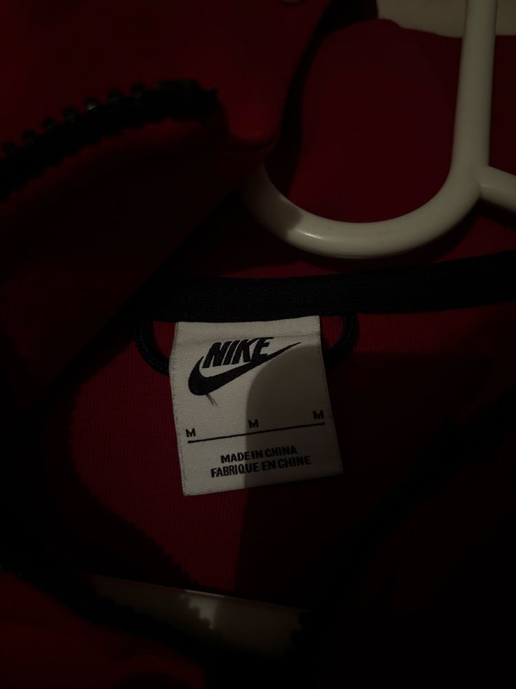 Оригинален червен nike tech fleece