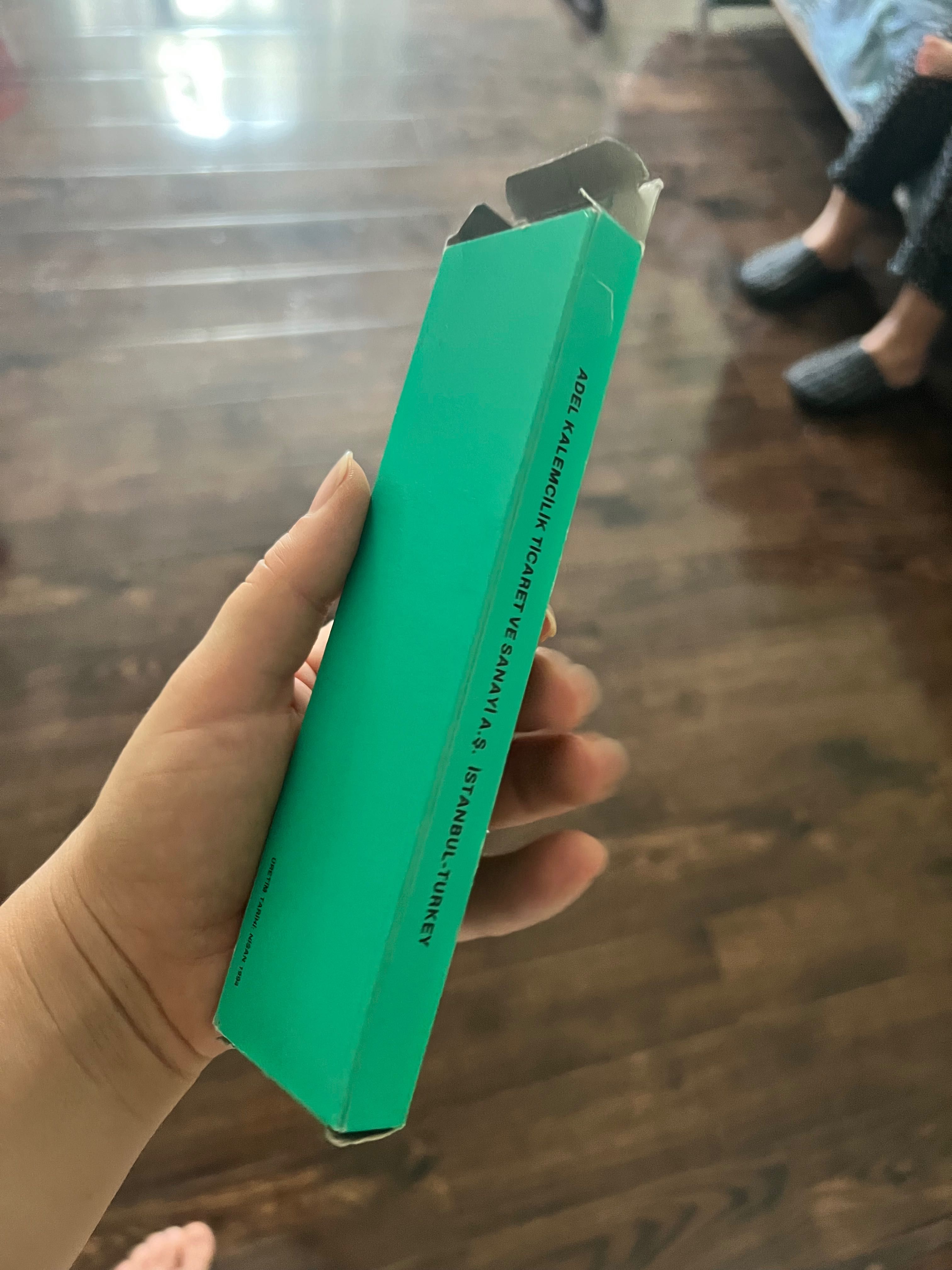 Новый набор зеленых карандашей 12 штук