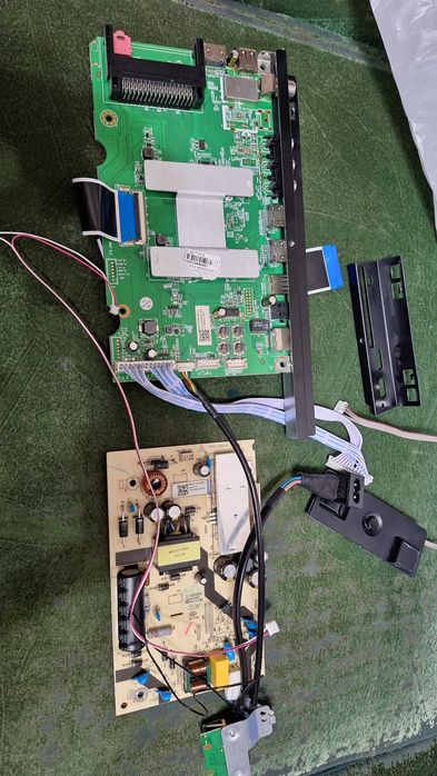 платы от телевизора kivi 32F710KB, 32", был с разбитым экраном