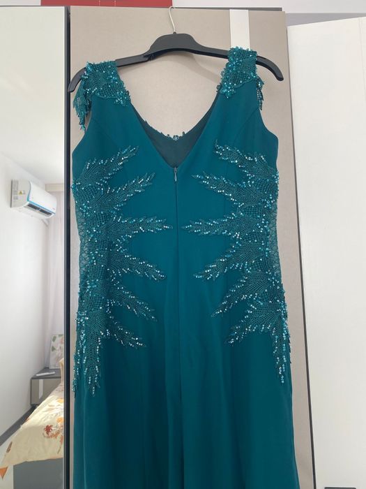 Официална рокля .