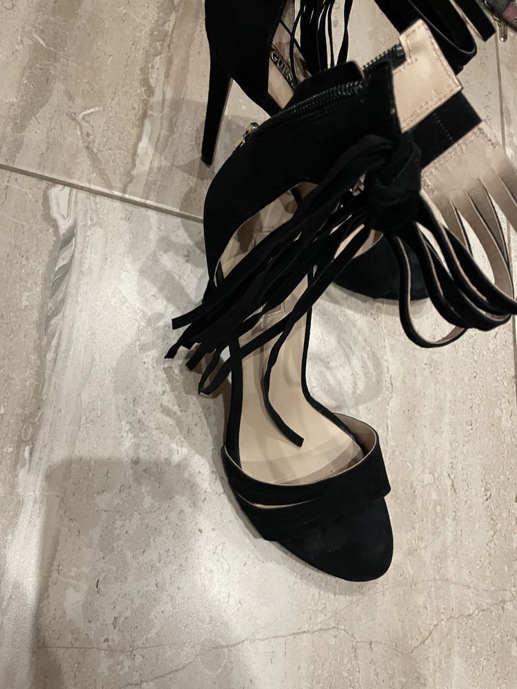 Обувки GUESS на ток естествен велур
