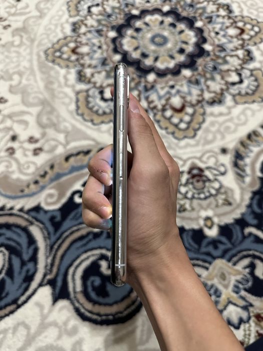 iphone x oq yaxshi holatda