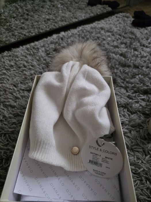 Чисто нова шапка ест.косъм страхотна с кутия