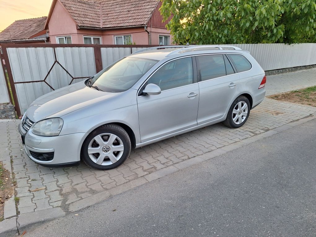 Vând sau schimb golf 5