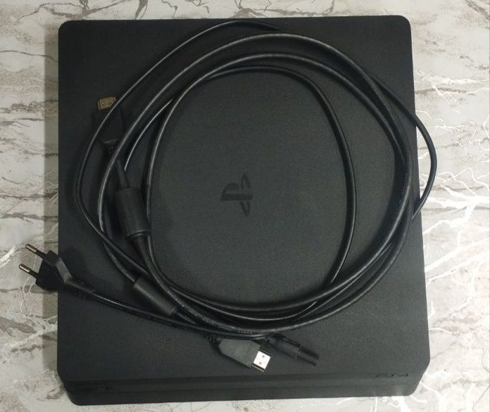 Playstation 4slim продается состояние отличное