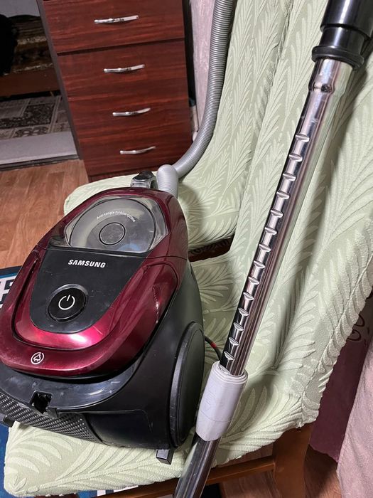 Пылесос срочно продам