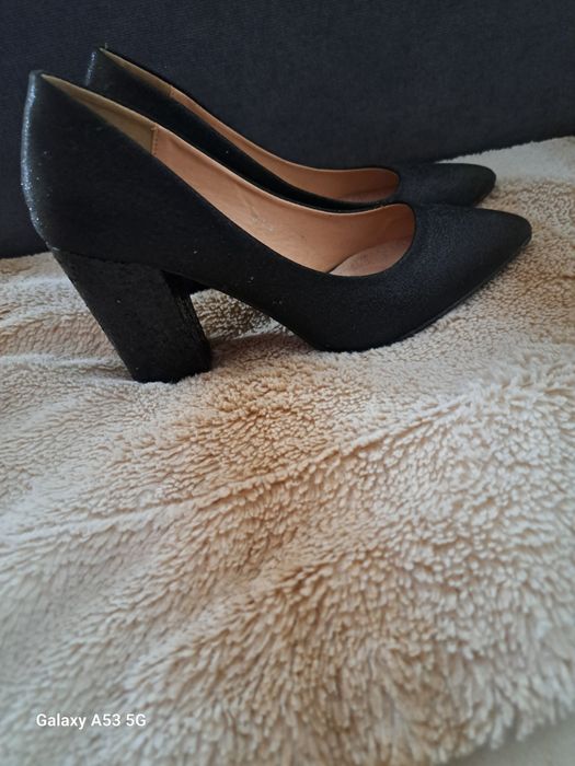 Pantofi eleganti cu sclipici