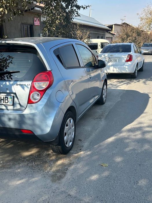 Shevralet spark sotiladi